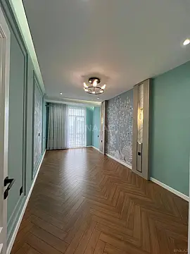 Satılır 4 otaqlı mənzil 140 m²