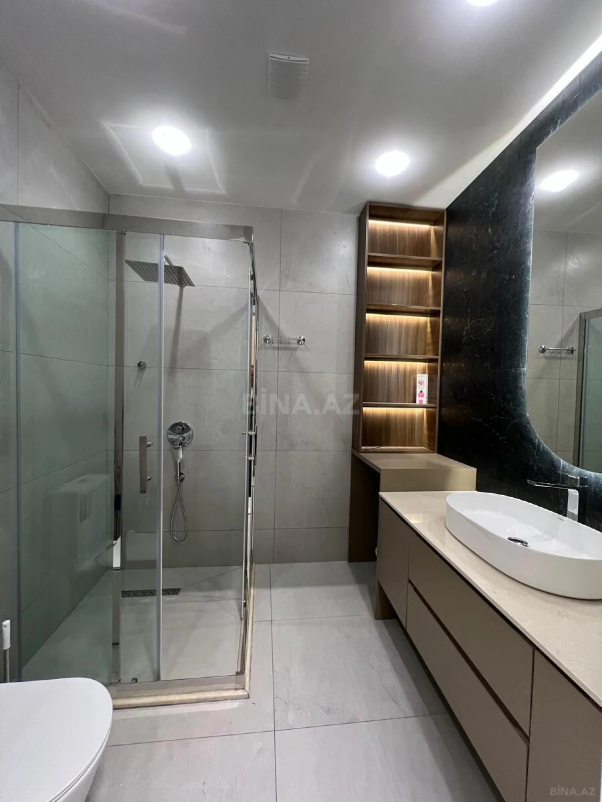 Satılır 4 otaqlı mənzil 140 m²