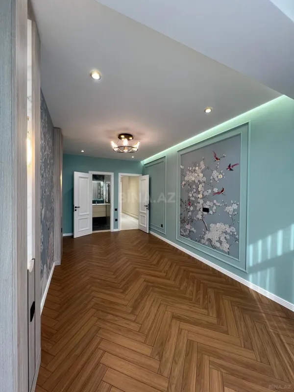 Satılır 4 otaqlı mənzil 140 m²