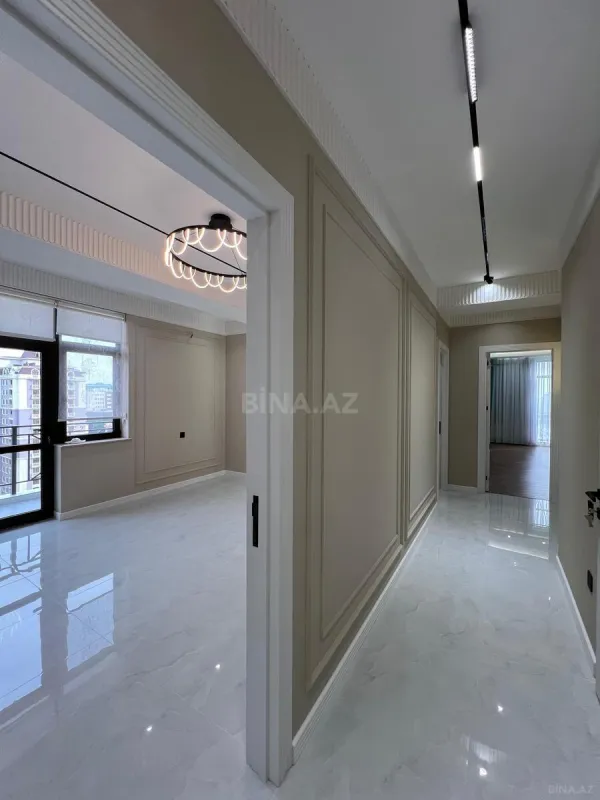 Satılır 4 otaqlı mənzil 140 m²