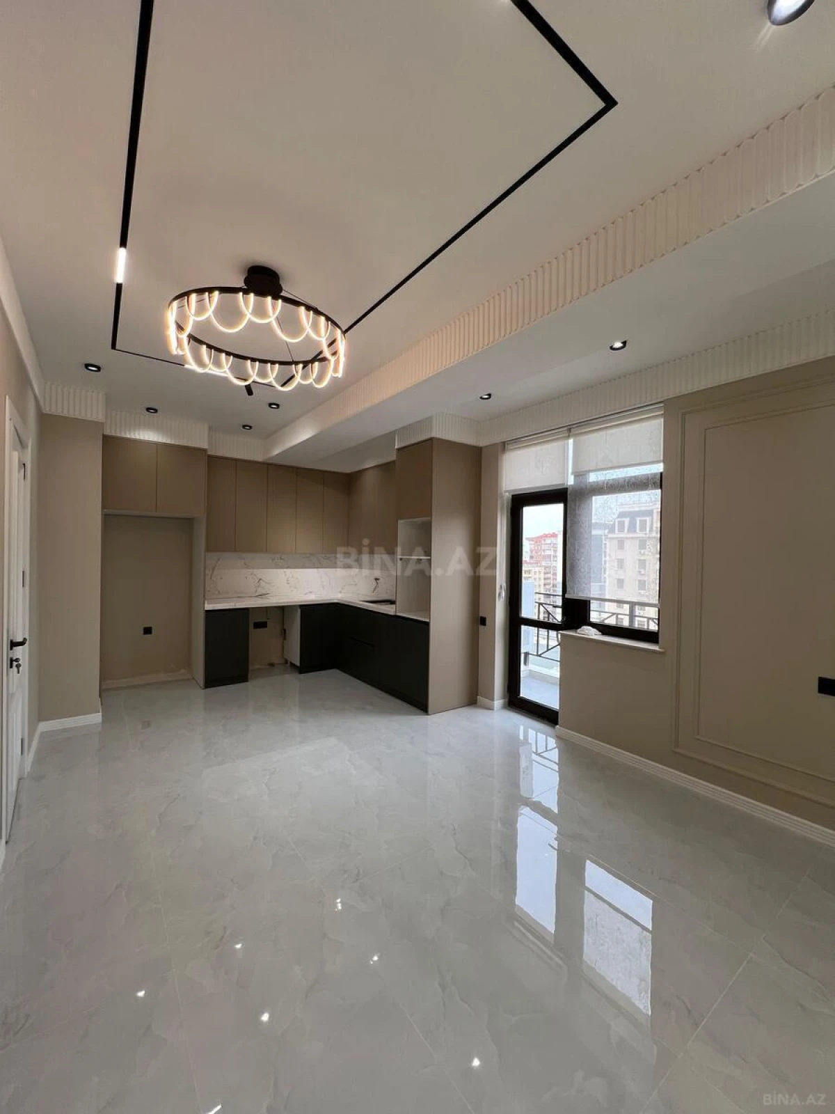 Satılır 4 otaqlı mənzil 140 m²