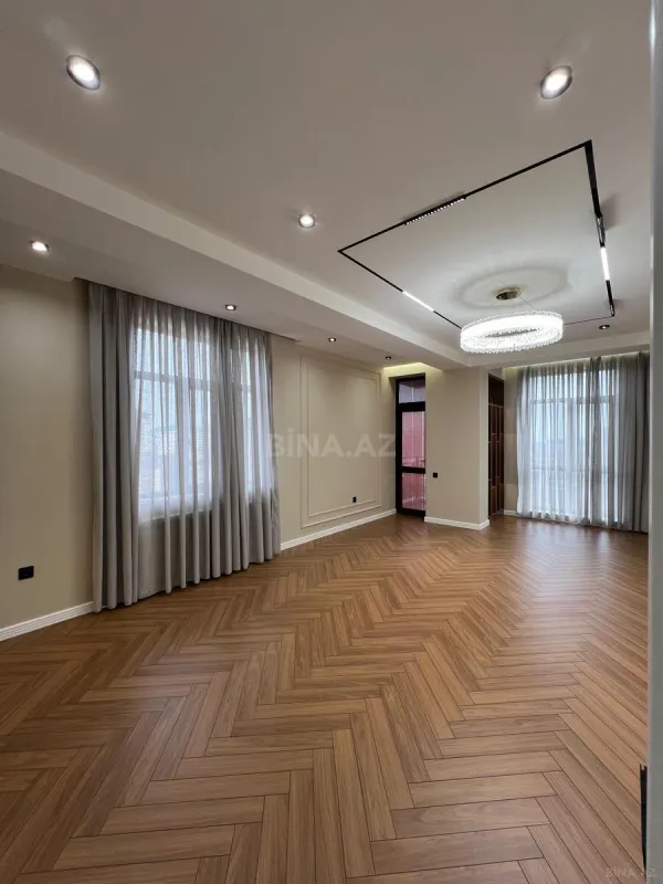 Satılır 4 otaqlı mənzil 140 m²