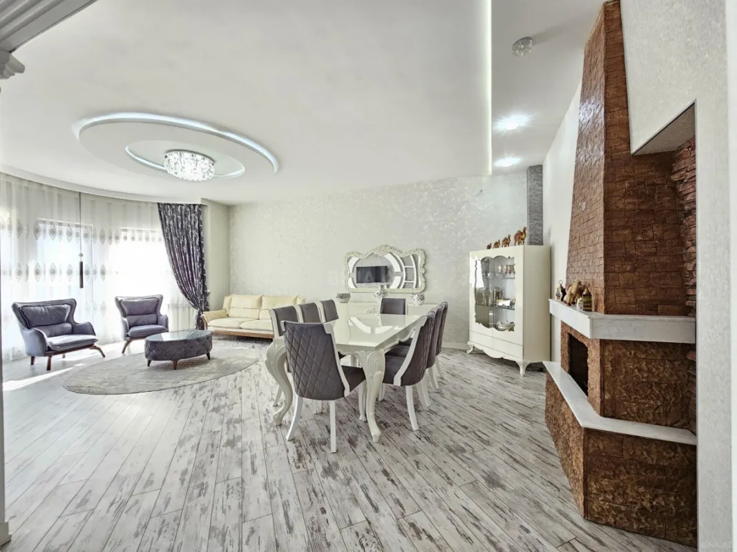 Satılır 5 otaqlı həyət evi 350 m²