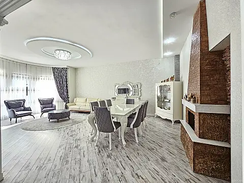 Satılır 5 otaqlı həyət evi 350 m²