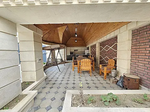 Satılır 5 otaqlı həyət evi 350 m²