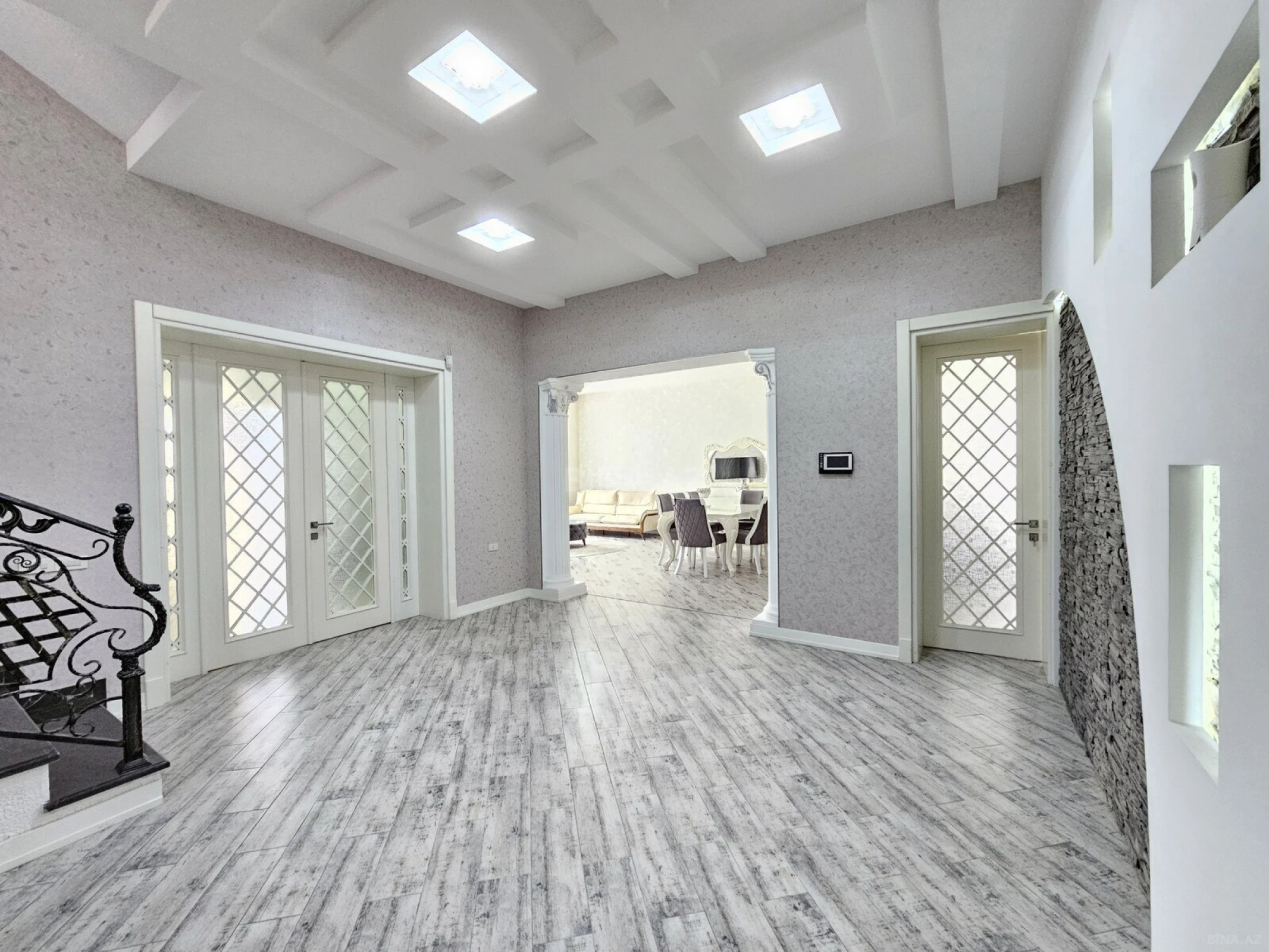 Satılır 5 otaqlı həyət evi 350 m²