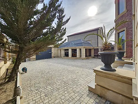 Satılır 5 otaqlı həyət evi 350 m²