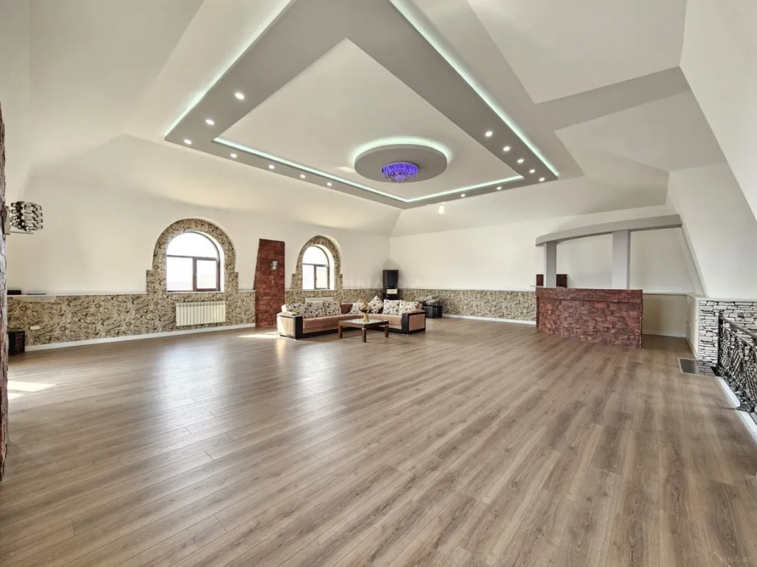 Satılır 5 otaqlı həyət evi 350 m²