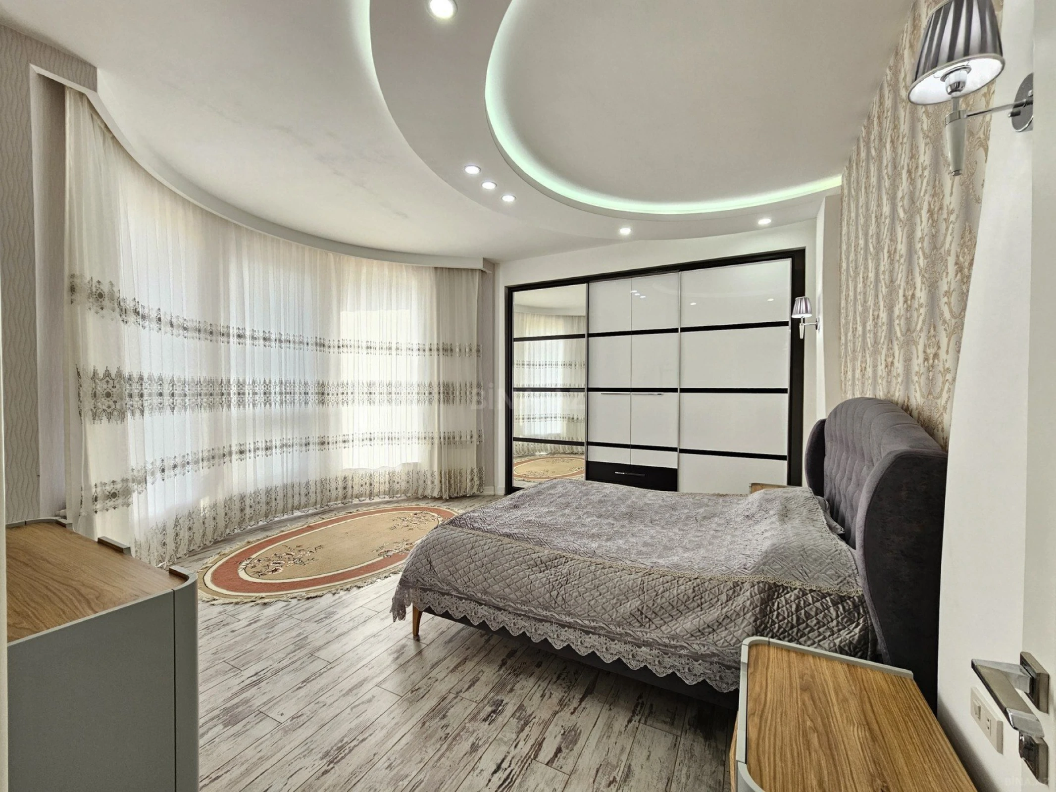 Satılır 5 otaqlı həyət evi 350 m²