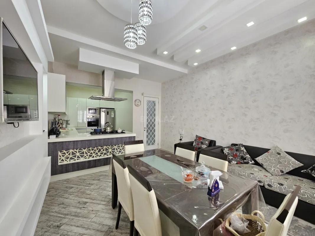 Satılır 5 otaqlı həyət evi 350 m²