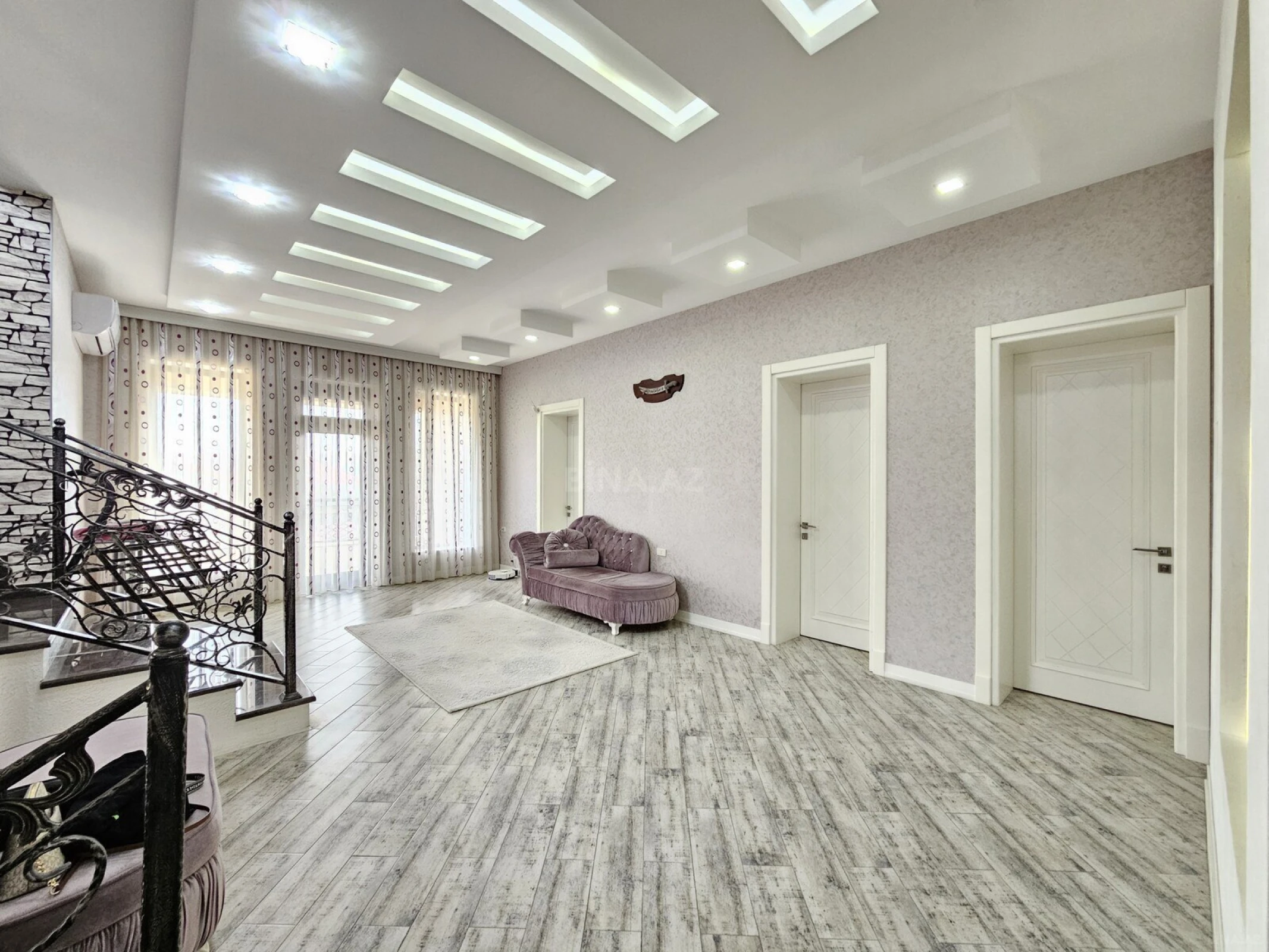 Satılır 5 otaqlı həyət evi 350 m²