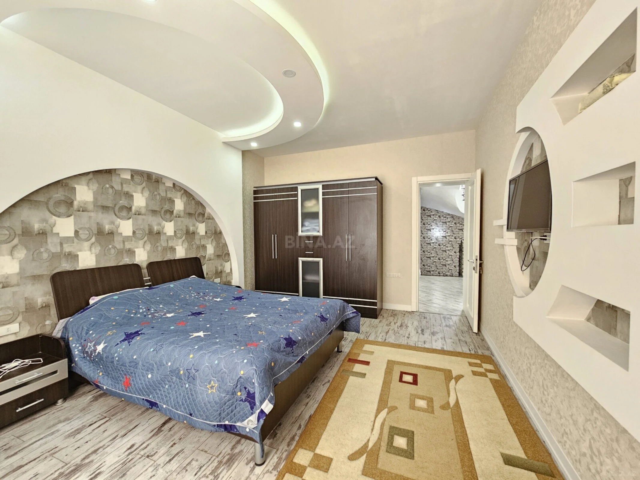 Satılır 5 otaqlı həyət evi 350 m²