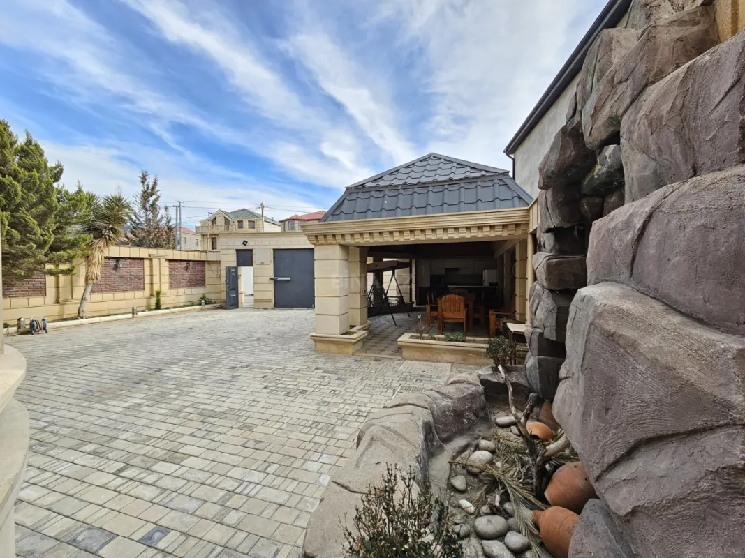 Satılır 5 otaqlı həyət evi 350 m²