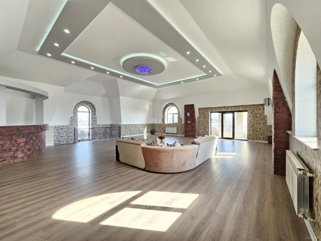 Satılır 5 otaqlı həyət evi 350 m²