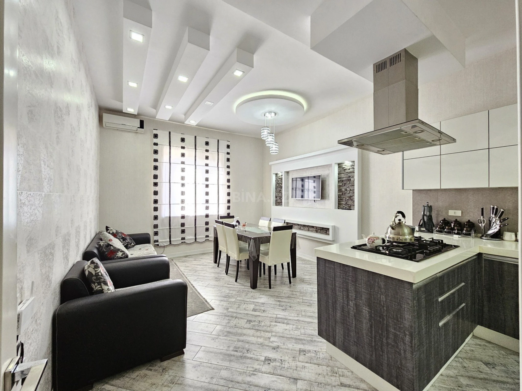 Satılır 5 otaqlı həyət evi 350 m²