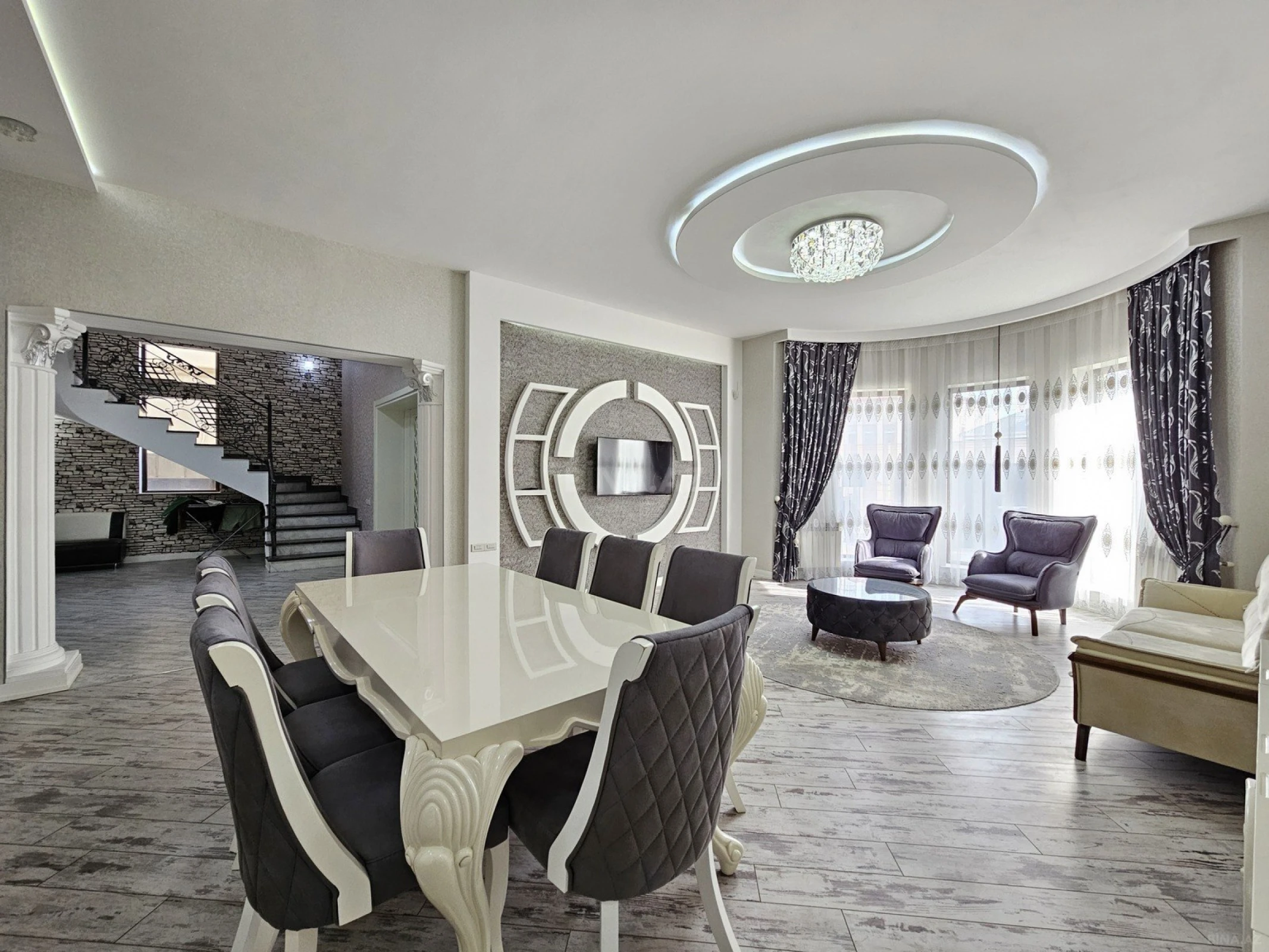 Satılır 5 otaqlı həyət evi 350 m²