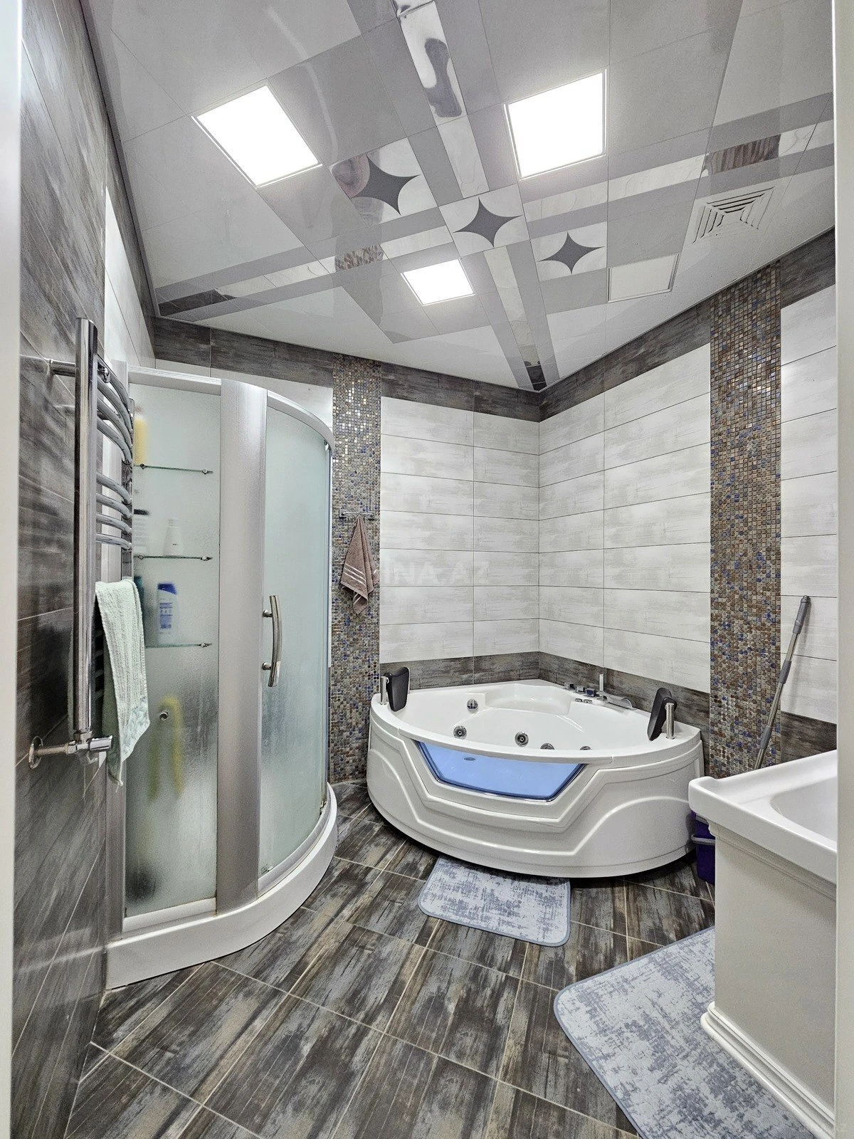 Satılır 5 otaqlı həyət evi 350 m²