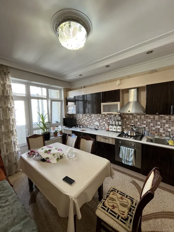 Satılır 3 otaqlı mənzil 122.7 m²