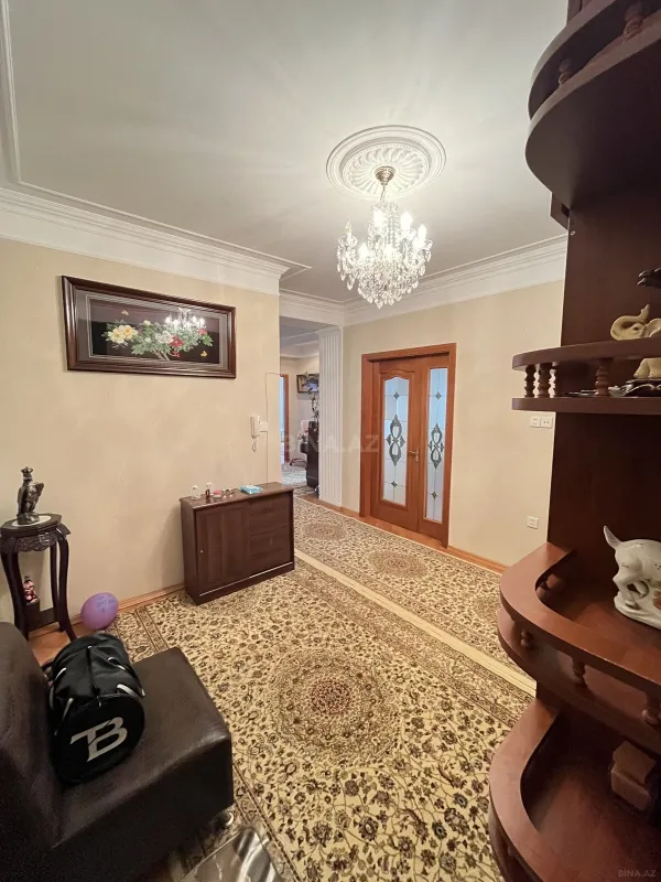 Satılır 3 otaqlı mənzil 122.7 m²