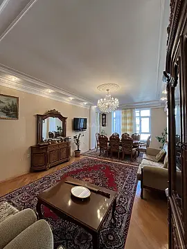 Satılır 3 otaqlı mənzil 122.7 m²