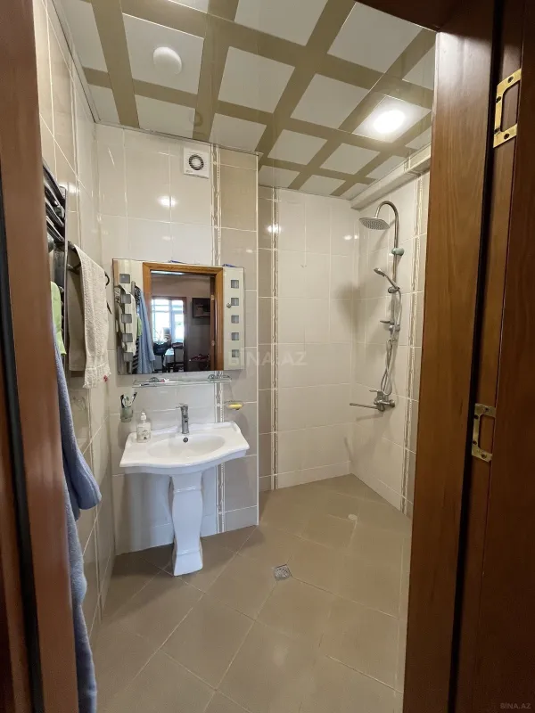 Satılır 3 otaqlı mənzil 122.7 m²