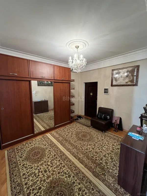 Satılır 3 otaqlı mənzil 122.7 m²