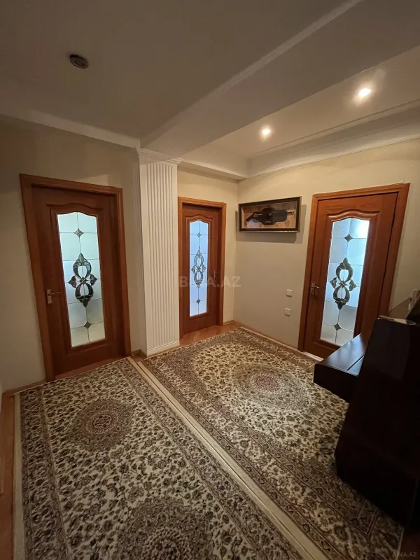 Satılır 3 otaqlı mənzil 122.7 m²