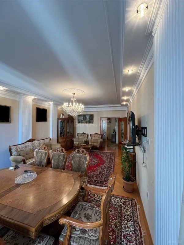 Satılır 3 otaqlı mənzil 122.7 m²