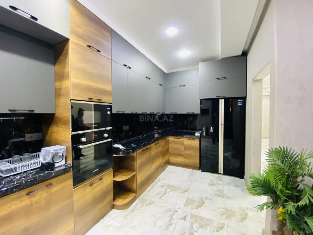 Satılır 4 otaqlı mənzil 240 m²