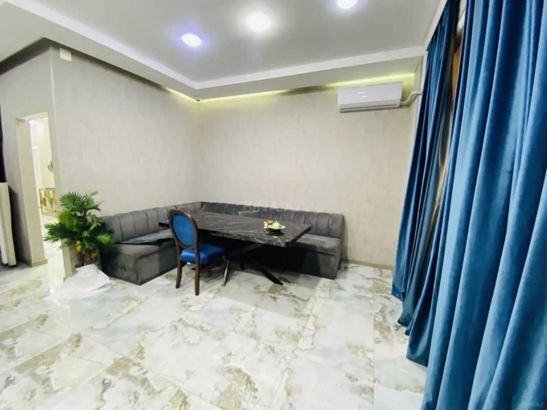 Satılır 4 otaqlı mənzil 240 m²