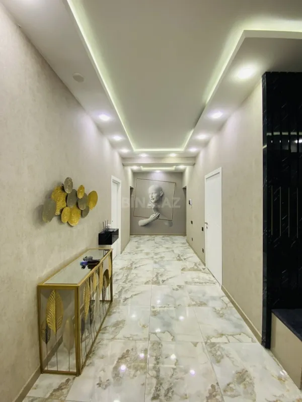 Satılır 4 otaqlı mənzil 240 m²