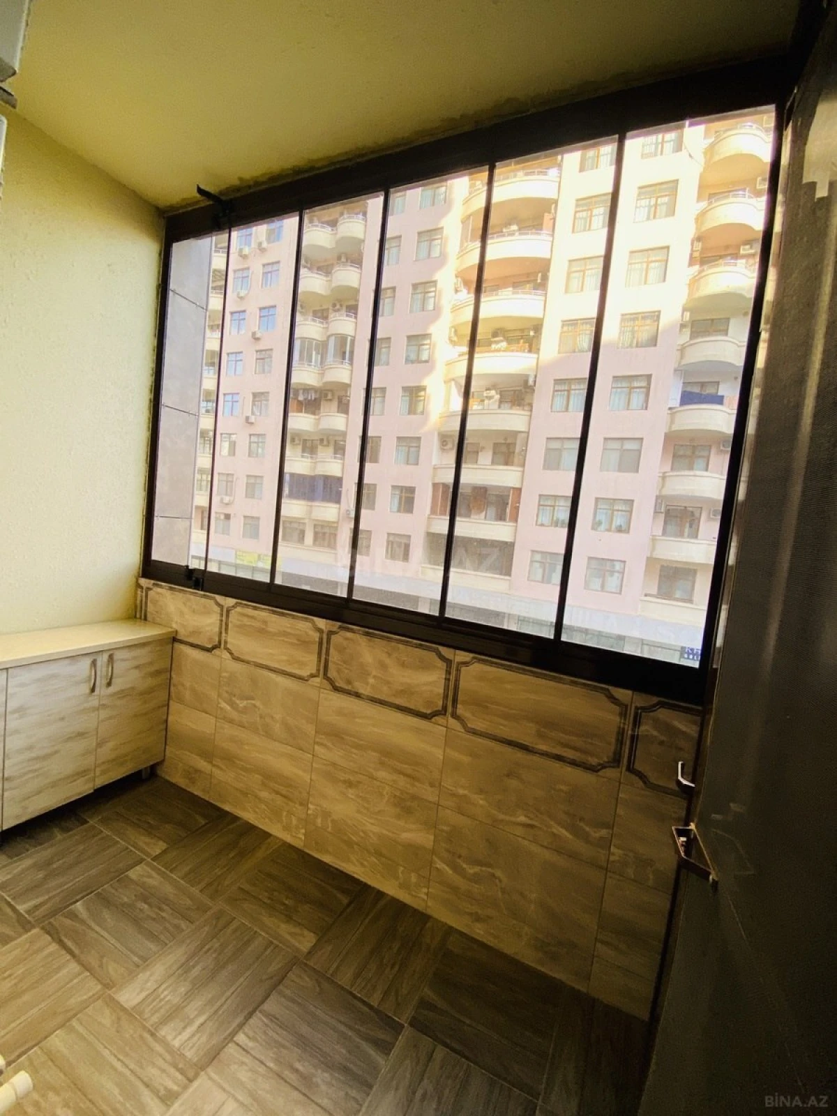 Satılır 4 otaqlı mənzil 240 m²
