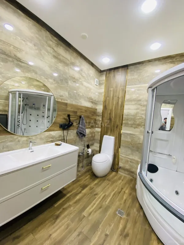 Satılır 4 otaqlı mənzil 240 m²