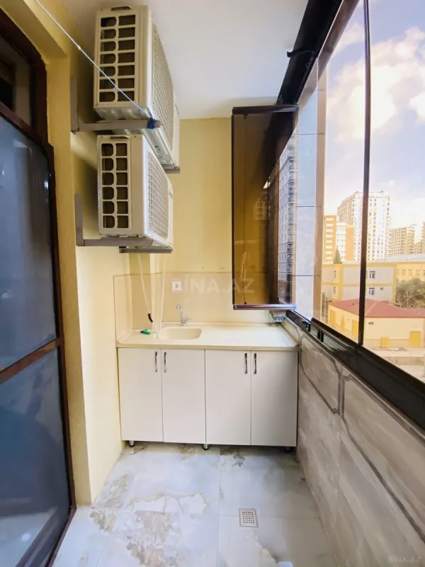 Satılır 4 otaqlı mənzil 240 m²