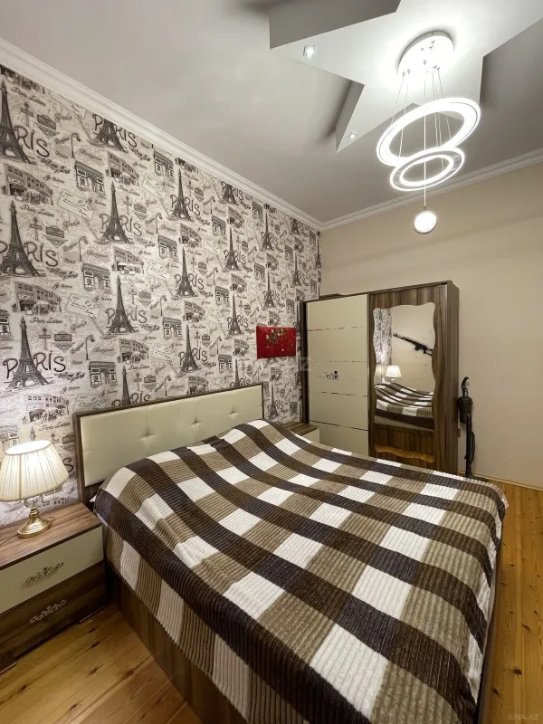 Satılır 5 otaqlı həyət evi 240 m²