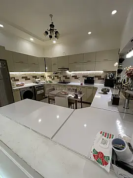 Satılır 5 otaqlı həyət evi 240 m²