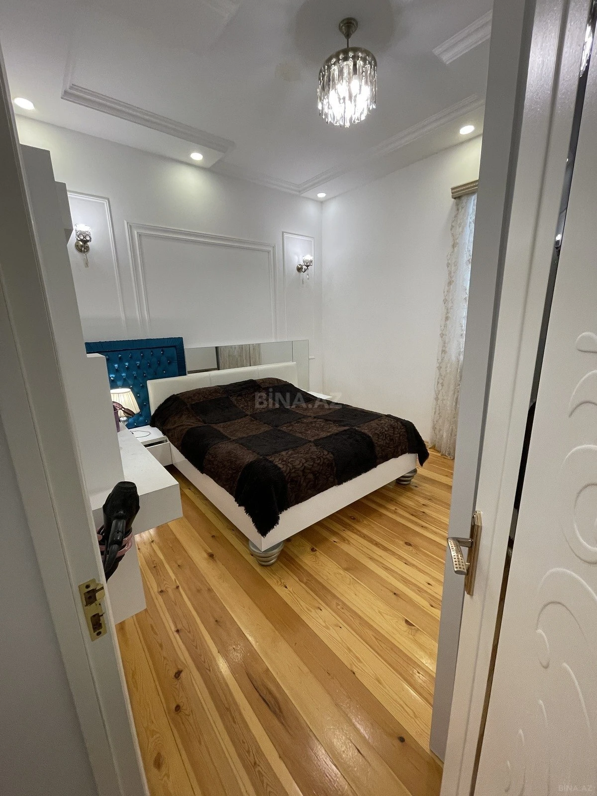 Satılır 5 otaqlı həyət evi 240 m²