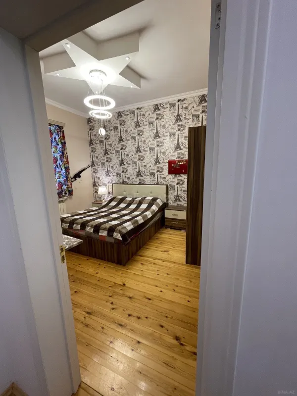 Satılır 5 otaqlı həyət evi 240 m²