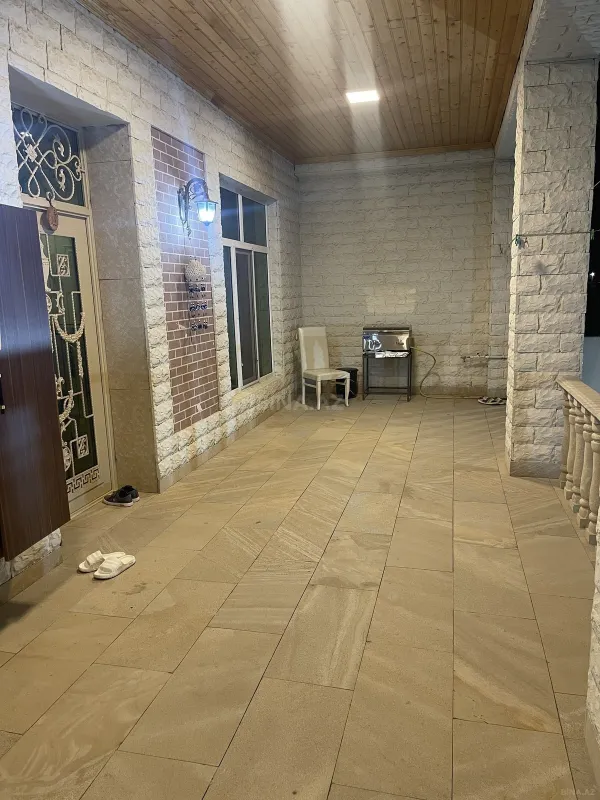 Satılır 5 otaqlı həyət evi 240 m²