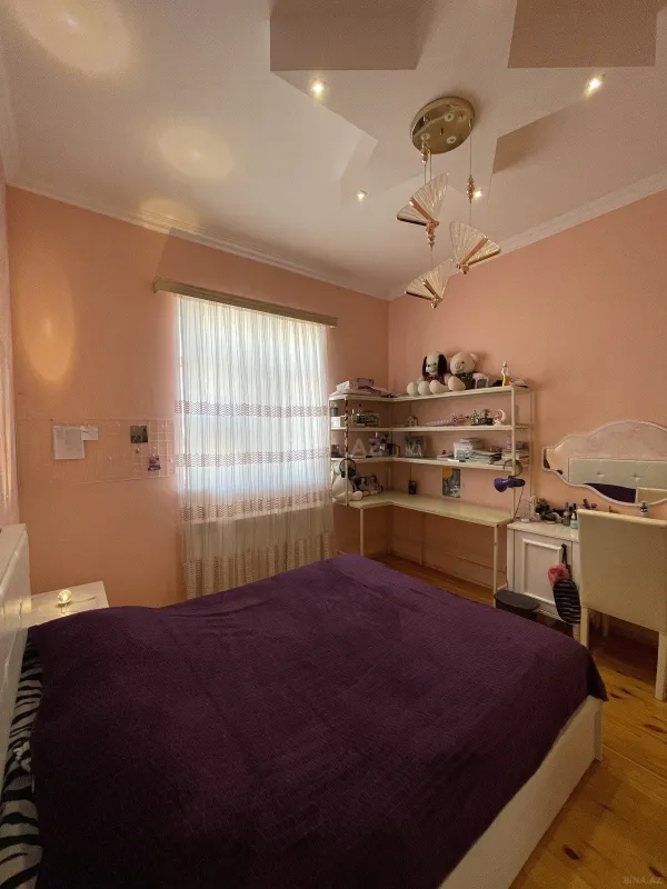 Satılır 5 otaqlı həyət evi 240 m²