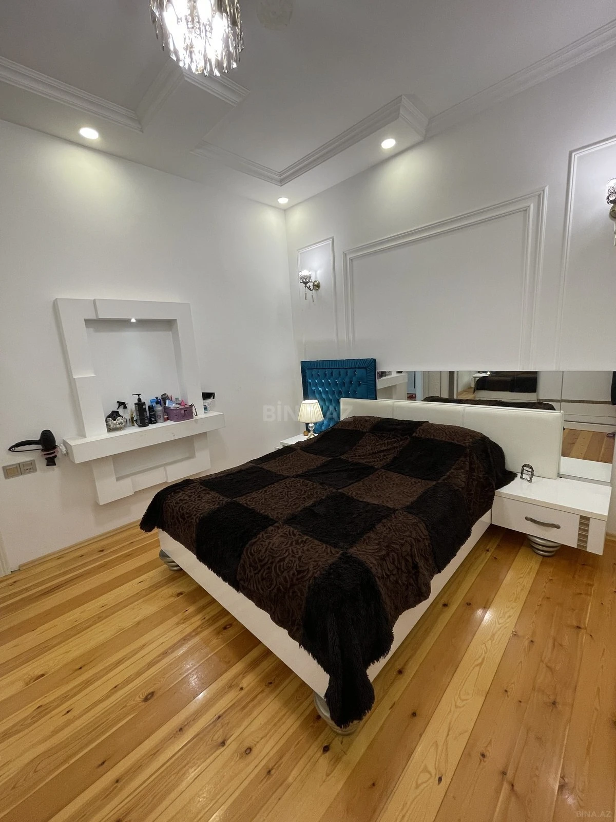 Satılır 5 otaqlı həyət evi 240 m²