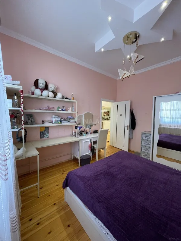 Satılır 5 otaqlı həyət evi 240 m²