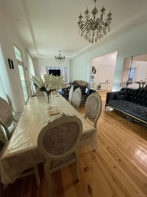 Satılır 5 otaqlı həyət evi 240 m²