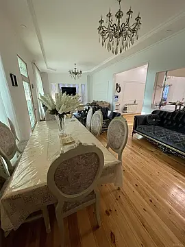 Satılır 5 otaqlı həyət evi 240 m²