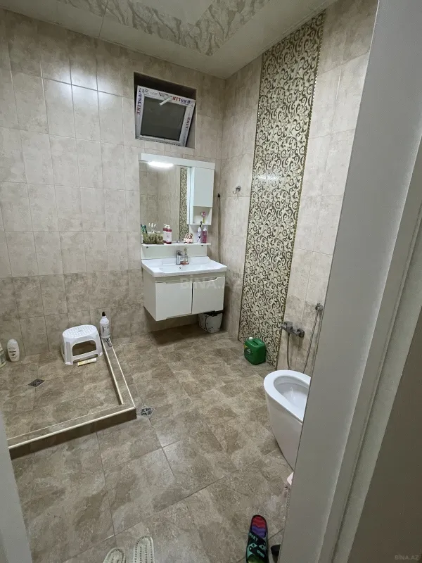 Satılır 5 otaqlı həyət evi 240 m²