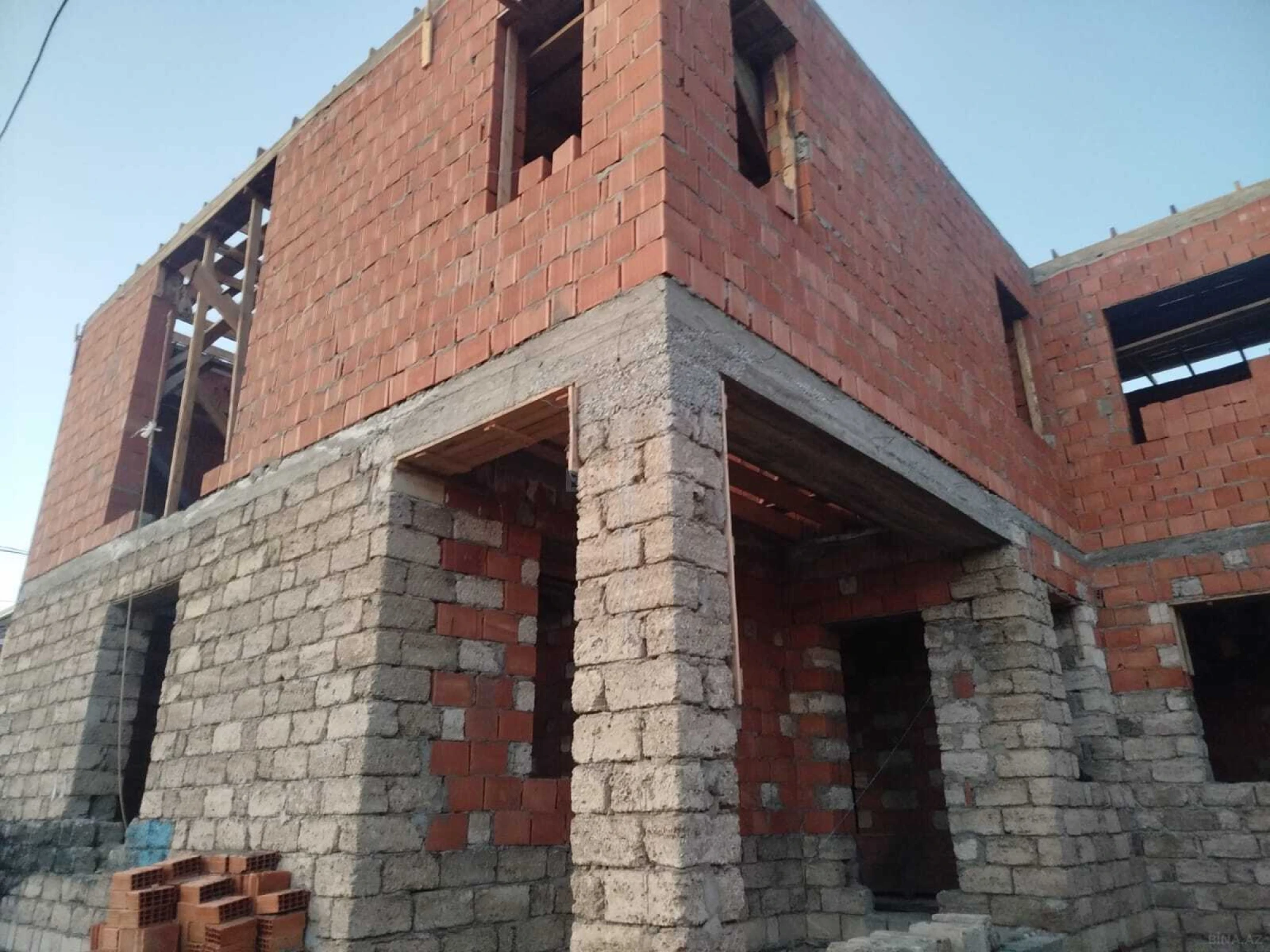 Satılır 6 otaqlı həyət evi 195 m²