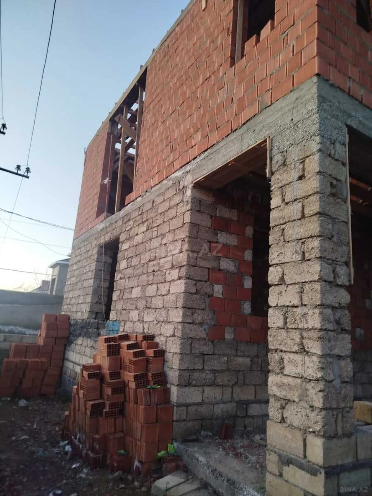 Satılır 6 otaqlı həyət evi 195 m²