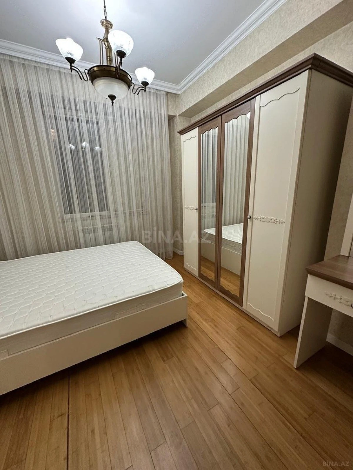 Kirayə verilir 2 otaqlı mənzil 75 m²