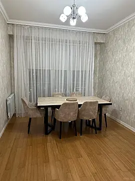 Kirayə verilir 2 otaqlı mənzil 75 m²
