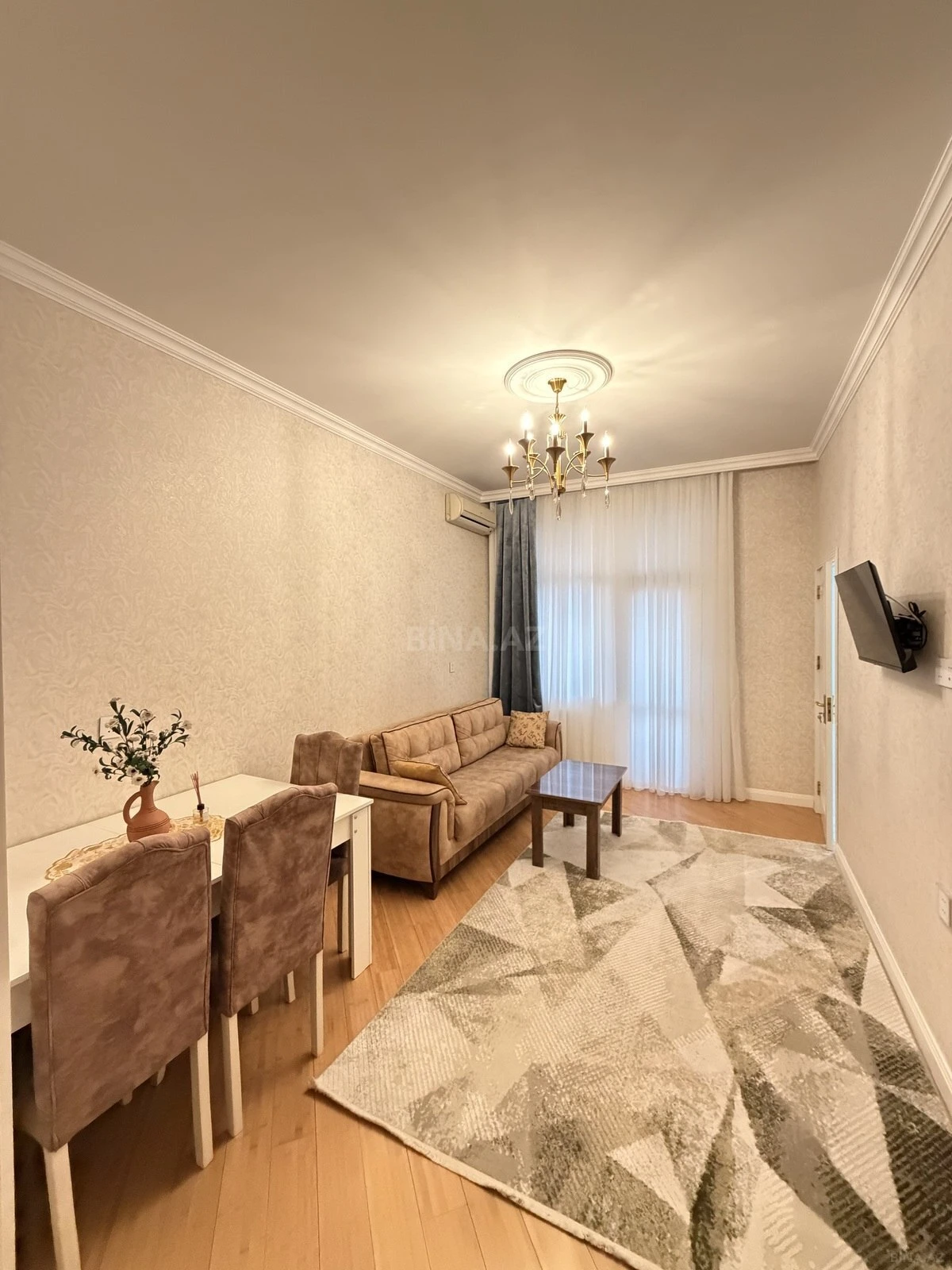 Kirayə verilir 2 otaqlı mənzil 60 m²